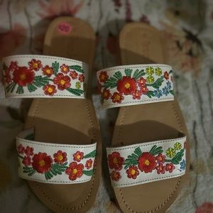 Woman sandals size 8